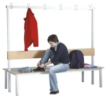 Doppelseitige Garderobenbank mit Sitzauflagen und Rückenlehne aus Sperrholz